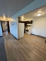 206 1st St in Underwood, ND - Building Photo