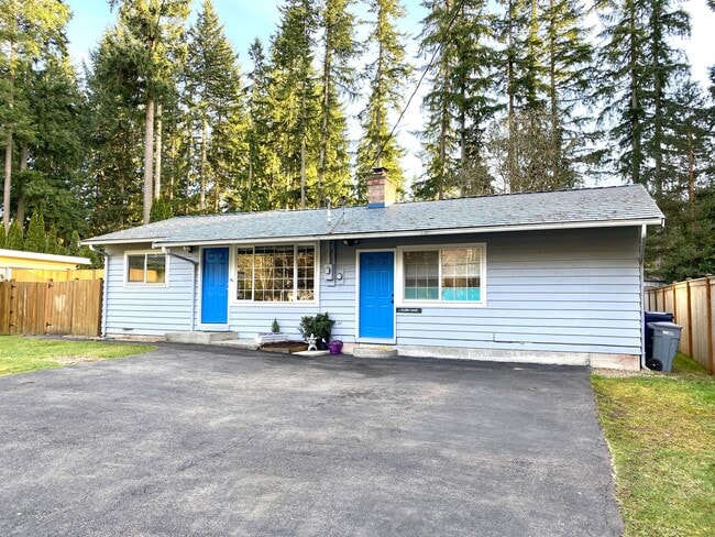 Bothell Duplex w/ Spacious Yard in Bothell, WA - Foto de edificio - Building Photo