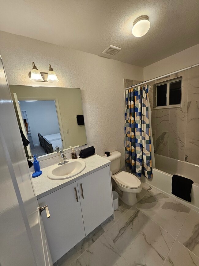 343 NW 12 Th Ave in Florida City, FL - Building Photo - Building Photo