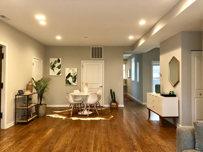 2451 N Orchard St, Unit 2 in Chicago, IL - Building Photo - Building Photo