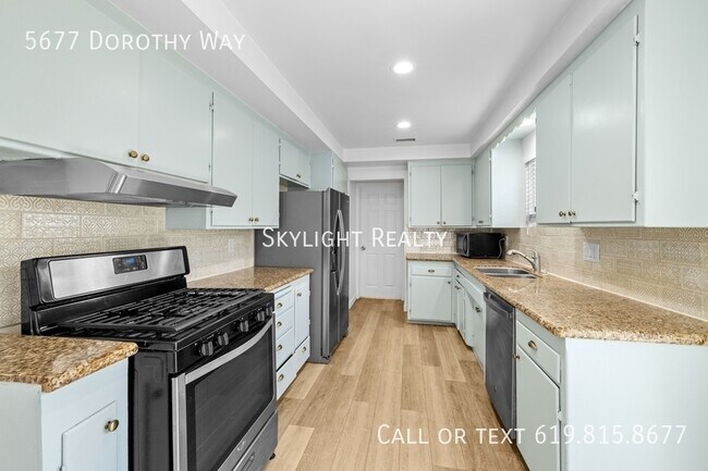 5677 Dorothy Way in San Diego, CA - Building Photo - Building Photo