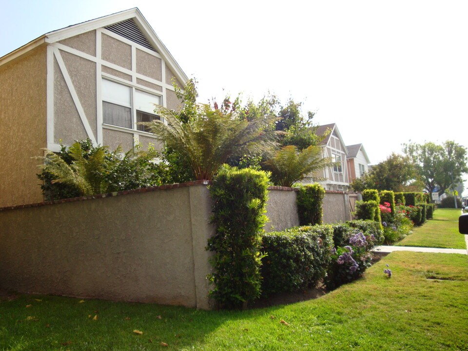 11747-11753 Moorpark St in Studio City, CA - Building Photo