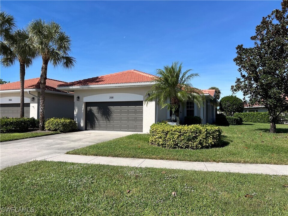 2081 Crestview Way in Naples, FL - Building Photo