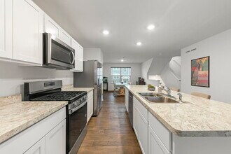 846 Briar Gln Ct in Hampshire, IL - Building Photo - Building Photo