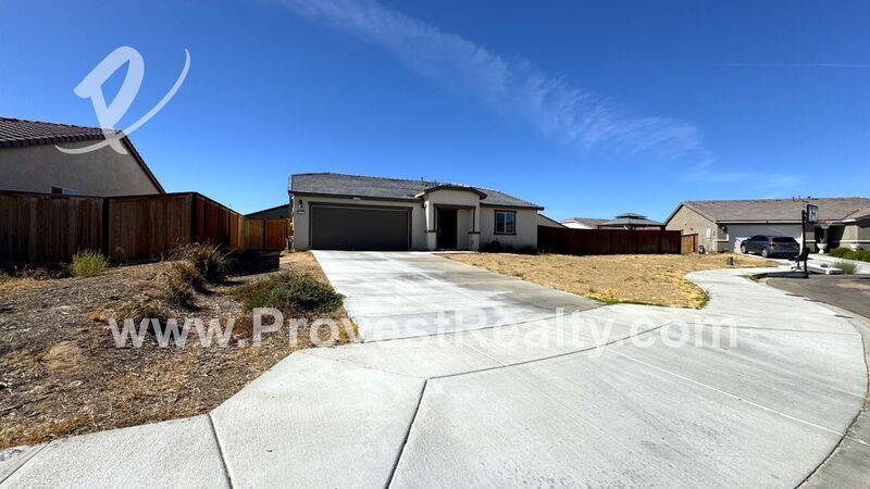 11377 Bellevue St in Adelanto, CA - Building Photo