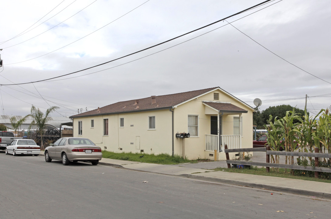 16 Grove St in Watsonville, CA - Building Photo