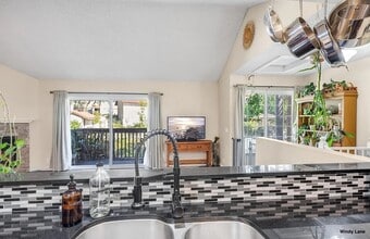 359 Windy Ln in Vista, CA - Building Photo - Building Photo