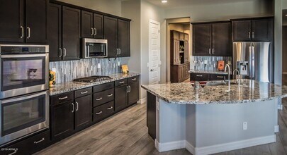 9775 W Rowel Rd in Peoria, AZ - Building Photo - Building Photo