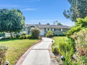 5036 Dumont Pl in Los Angeles, CA - Building Photo - Building Photo