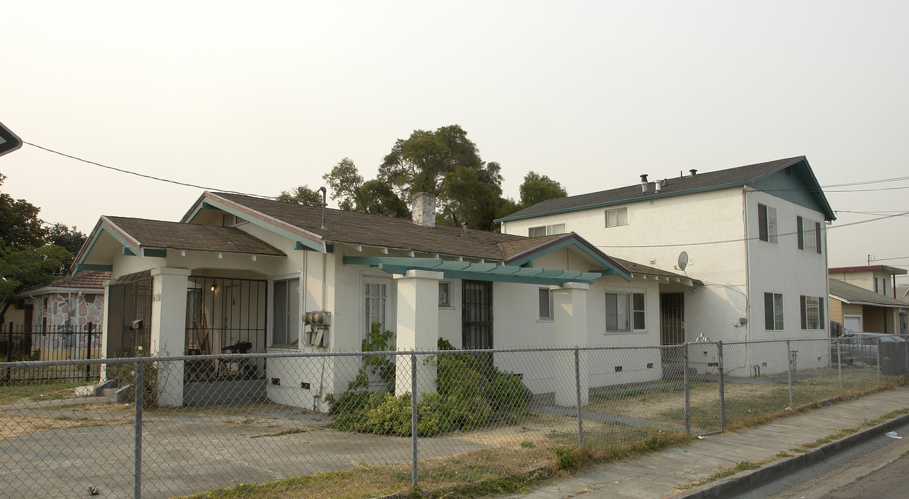 7001 Spencer St in Oakland, CA - Building Photo