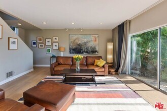 4350 Hillview Dr in Malibu, CA - Building Photo - Building Photo
