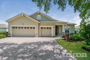 2316 Oxmoor Dr, Unit 324 in DeLand, FL - Building Photo