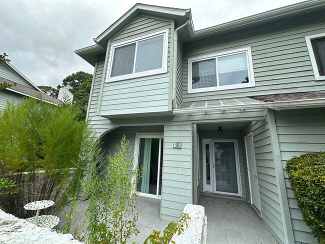16 Shadow Moss Pl
