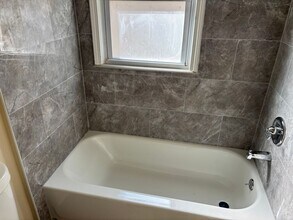 4457 1st St in Wayne, MI - Foto de edificio - Building Photo