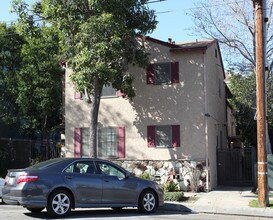 319 Bonito Ave in Long Beach, CA - Foto de edificio - Building Photo