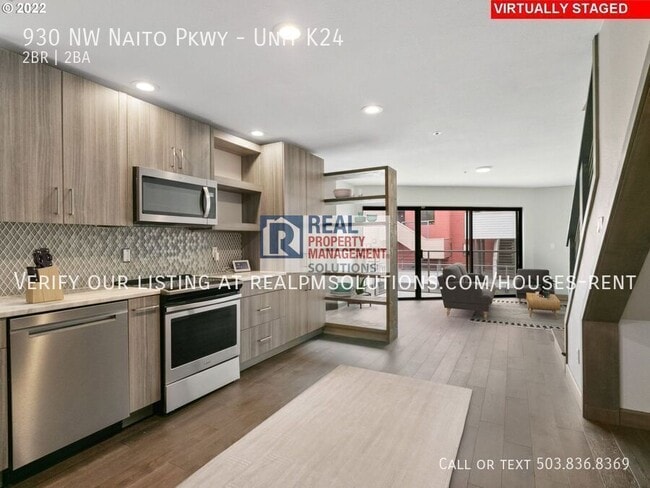 930 NW Naito Pkwy in Portland, OR - Building Photo - Building Photo