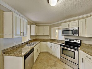800 SW 87th Terrace in Plantation, FL - Building Photo - Building Photo