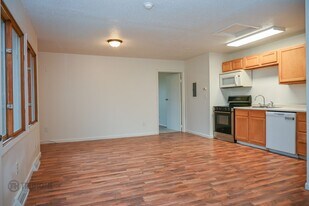 315 Summit Ave N in Crookston, MN - Building Photo