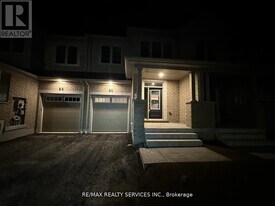 93 Air Dancer Cres in Oshawa, ON - Building Photo