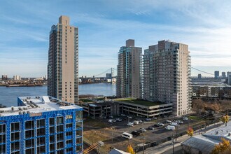 Waterfront Square in Philadelphia, PA - Foto de edificio - Building Photo