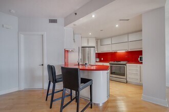 2380 Ave Pierre-Dupuy in Montréal, QC - Building Photo - Building Photo