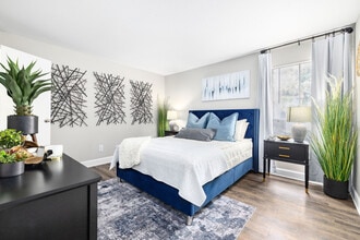 Serena Apartment Homes in Houston, TX - Foto de edificio - Building Photo