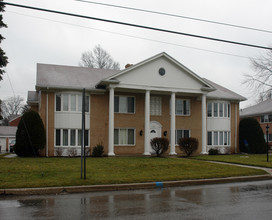 Ottawa Hills in Toledo, OH - Foto de edificio - Building Photo