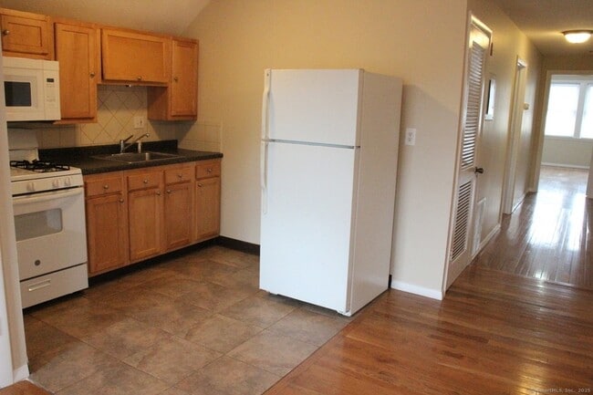 97 Brownell St, Unit 3 in New Haven, CT - Building Photo - Building Photo