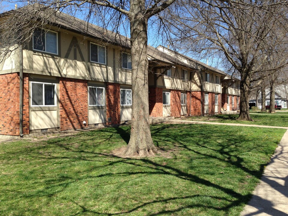 Oaks at Canterbury in Ottawa, KS - Building Photo