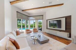 2402 Players Ct in Wellington, FL - Building Photo