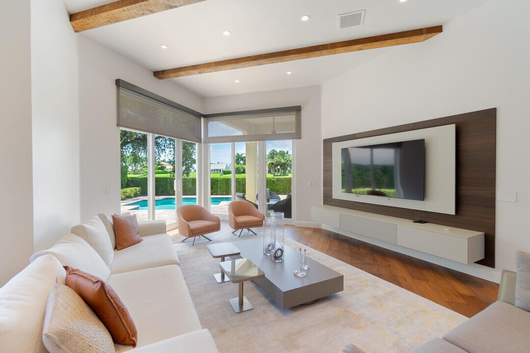 2402 Players Ct in Wellington, FL - Foto de edificio