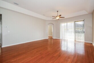 1613 Wakefield Dr in Brandon, FL - Foto de edificio - Building Photo