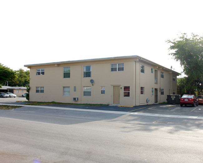 3770 SW 1st St in Fort Lauderdale, FL - Building Photo - Building Photo