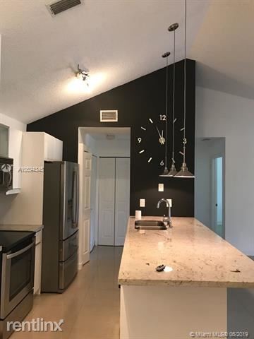 15821 SW 104th Terrace in Miami, FL - Building Photo - Building Photo