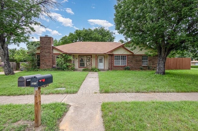 3013 Timothy Ln in Euless, TX - Building Photo - Building Photo