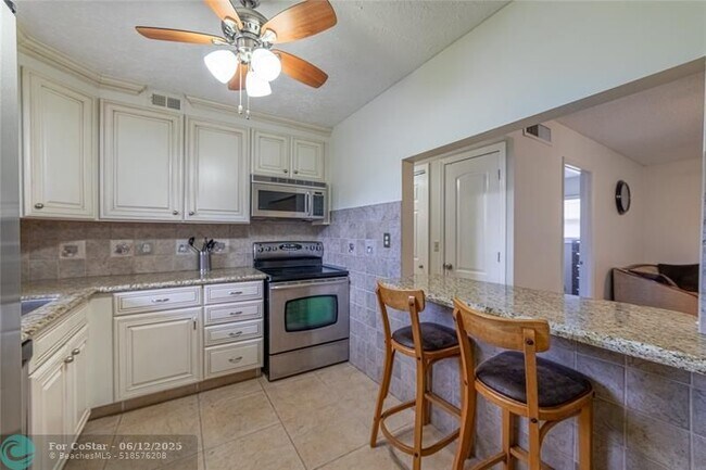 701 Lori Dr in Palm Springs, FL - Building Photo - Building Photo