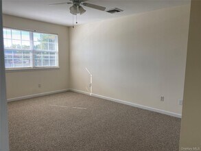 7 Dominick Ct in Lindenhurst, NY - Building Photo - Building Photo