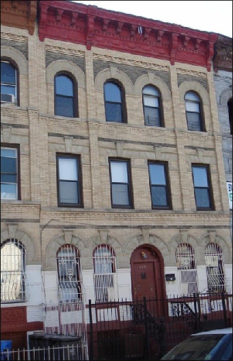 160 Pulaski St in Brooklyn, NY - Foto de edificio