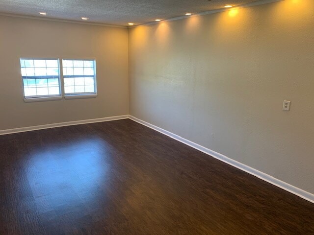 property at 708 Meadow Ct