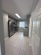 Court of Birch and Spruce Apartments in Vernon Hills, IL - Building Photo - Building Photo