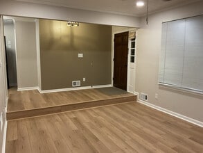 215 Thornton Dr in Fayetteville, GA - Building Photo - Building Photo