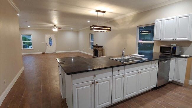 property at 1012 E Oak St