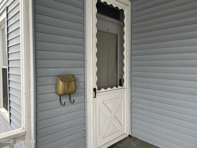 107 Caroline St-Unit -B in Saratoga Springs, NY - Building Photo - Building Photo