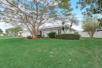 5281 Jade Cir in Belle Isle, FL - Building Photo - Building Photo