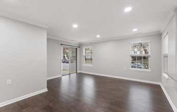 712 Walden Cir in Robbinsville, NJ - Foto de edificio - Building Photo