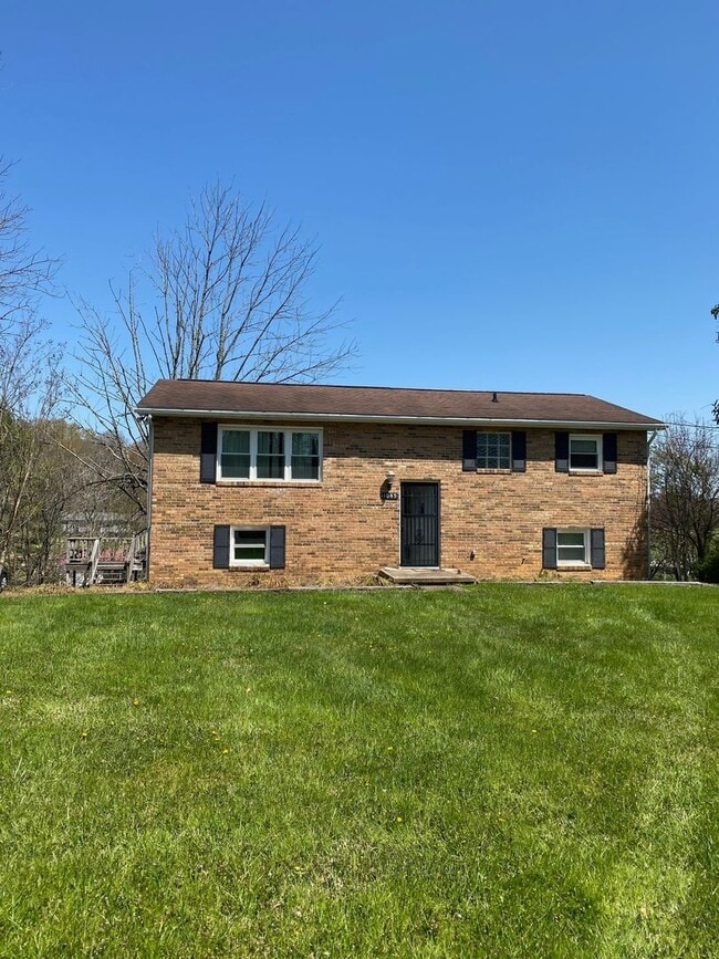 1045 Choctaw Dr in Chuckey, TN - Building Photo - Building Photo