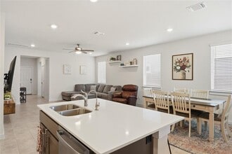 514 Clearlake Dr in Hutto, TX - Building Photo - Building Photo