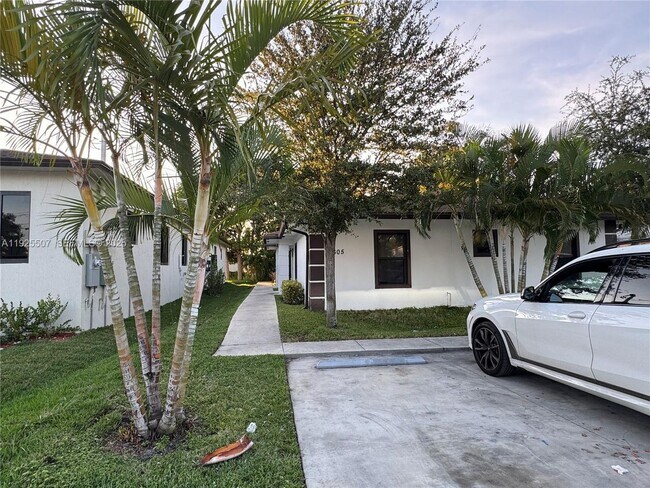 605 NW 3rd Ave in Hallandale Beach, FL - Building Photo - Building Photo