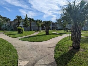 Cedar Creek Villas in Jacksonville, FL - Building Photo - Building Photo