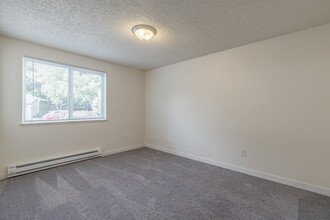 Downing Hills Apartments in Beaverton, OR - Building Photo - Interior Photo